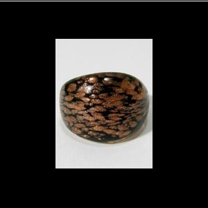 Bague en verre teinté dans la masse avec inclusion  de cuivre