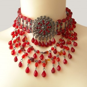 Collier tour de cou hyper sexy marquise perles toupies rouge et strass