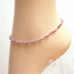 Chaine de cheville à petites perles en verre rose
