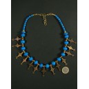 Collier en billes d'os et pendentifs en laiton turquoise