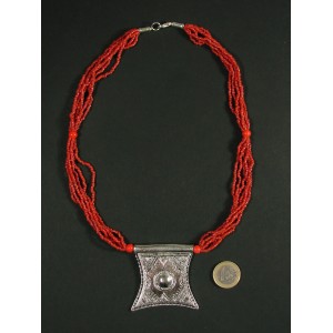 Collier ethnique oriental perles rouge et métal