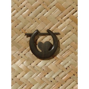 Paire de boucles d'oreilles motif coeur en bois ébène, tige en bois